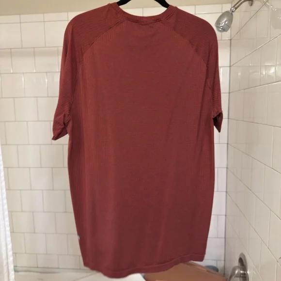 lululemon athletica Red Metal Vent Tech Shirt, size L - Picture 2 of 2
